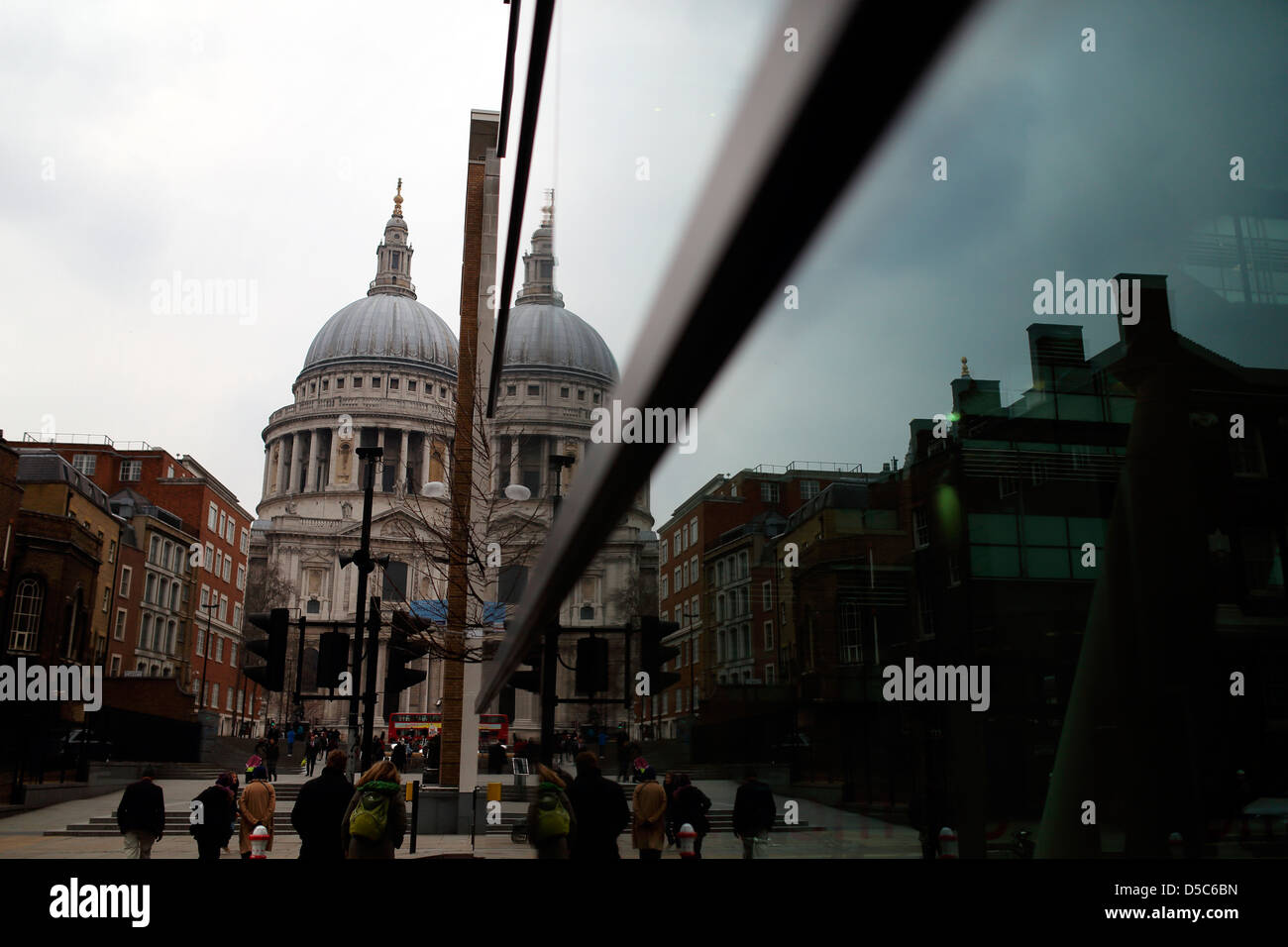 San Paolo con la riflessione Foto Stock