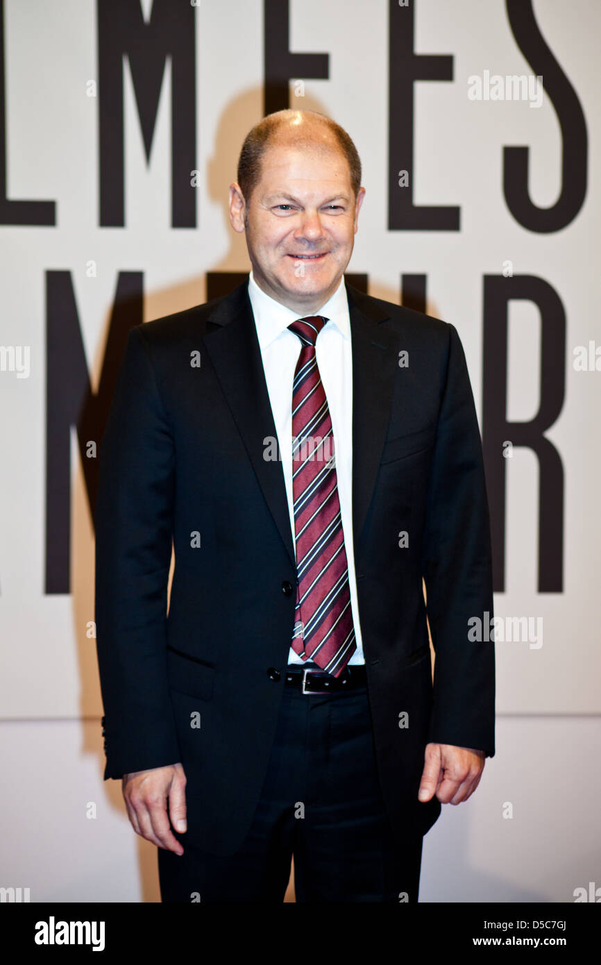 Olaf Scholz al lancio di Filmfest Hamburg con la premiere di "Auf Wiedersehen' a CinemaxX movie theater di Amburgo, Germania Foto Stock