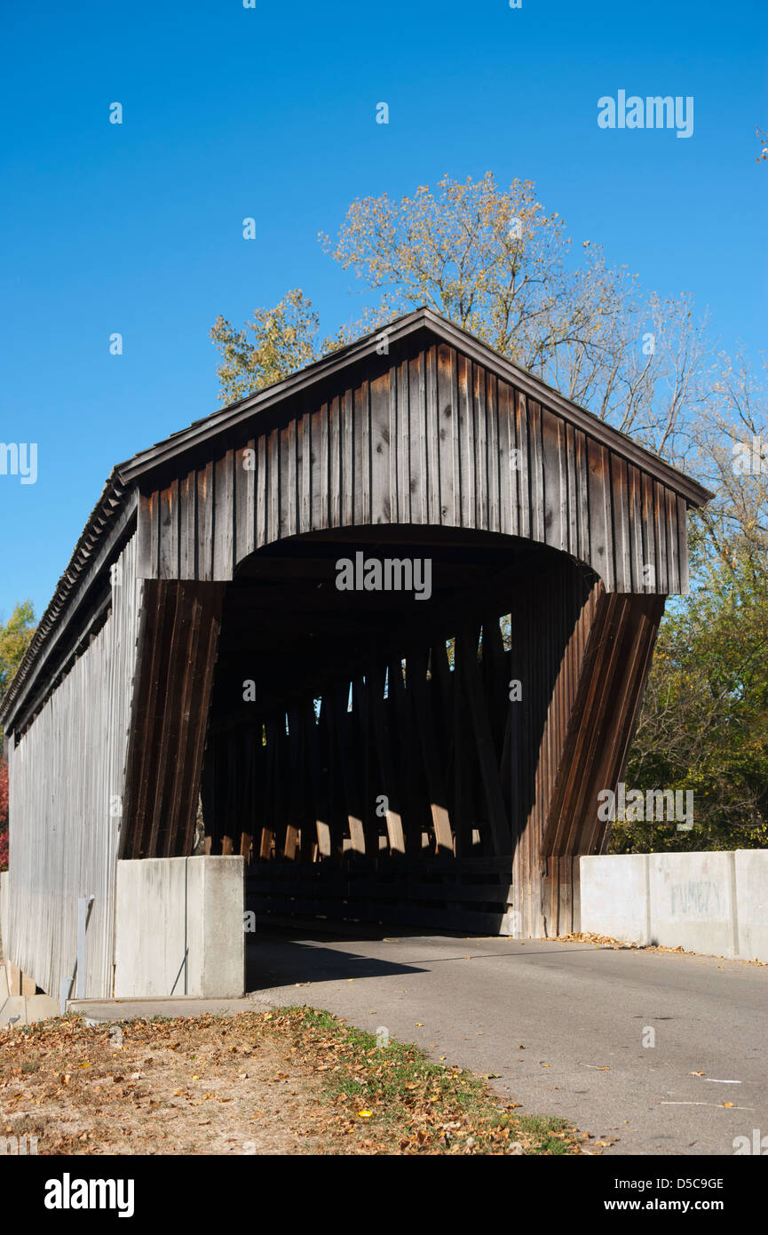 Il Brownsville ponte coperto, trova in Mill Race Park a Columbus, Indiana, originalmente è stata spostata da Union County, Indiana. Foto Stock