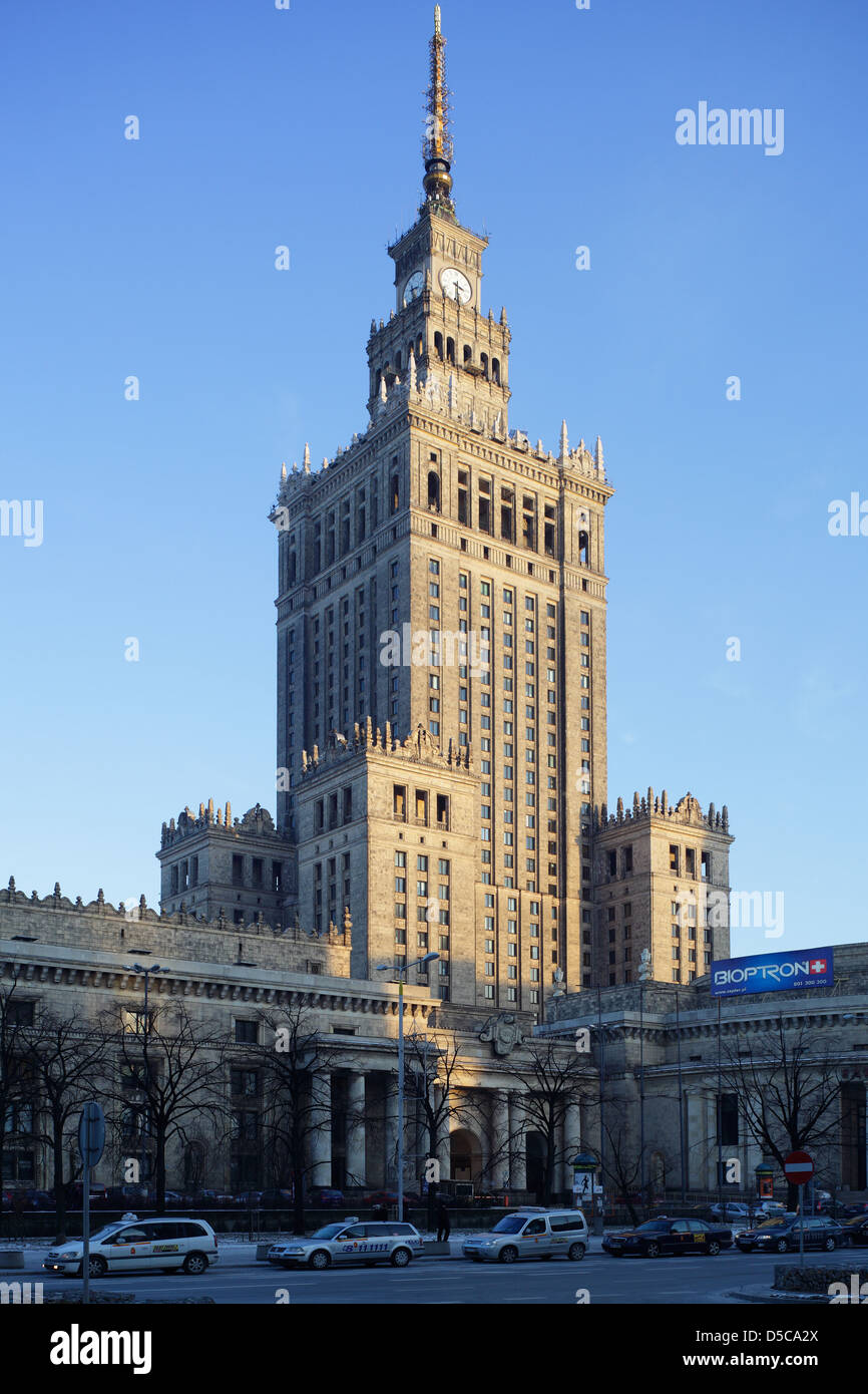 Varsavia, Polonia, il Palazzo della Cultura nel centro della città Foto Stock