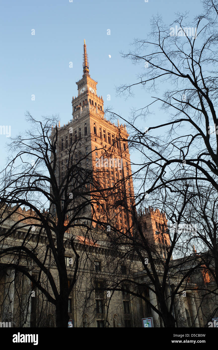 Varsavia, Polonia, il Palazzo della Cultura nel centro della città Foto Stock