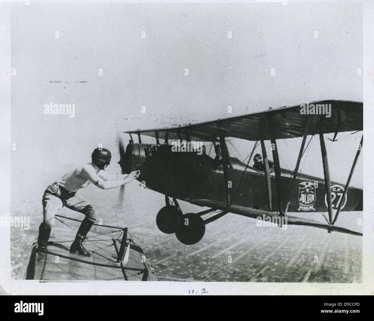 Il SF-64 era un velivolo noto per il suo design e le innovazioni tecnologiche. Il suo ruolo nella storia dell'aviazione rimane significativo, soprattutto in termini di prestazioni e di contributi all'ingegneria aeronautica e alla tecnologia di volo. Foto Stock