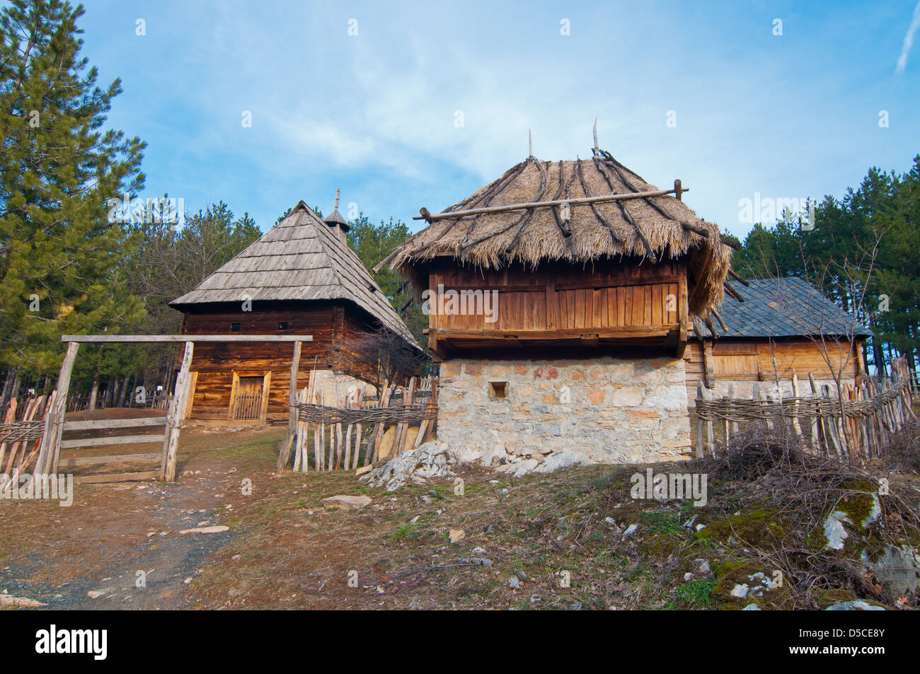 Ethno village Sirogojno nei dintorni Zlatibor, Serbia. Foto Stock