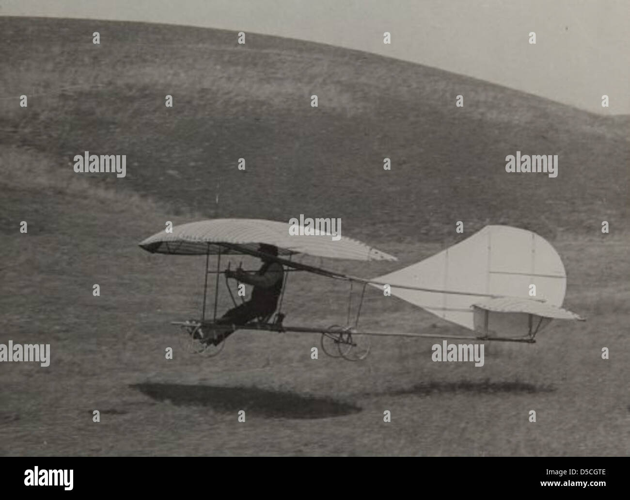 Il Montgomery Evergreen Glider, un significativo aliante storico, ha svolto un ruolo essenziale nella storia dell'aviazione, mostrando progressi nell'aerodinamica e nella progettazione del volo. È conservato presso SDASM. Foto Stock