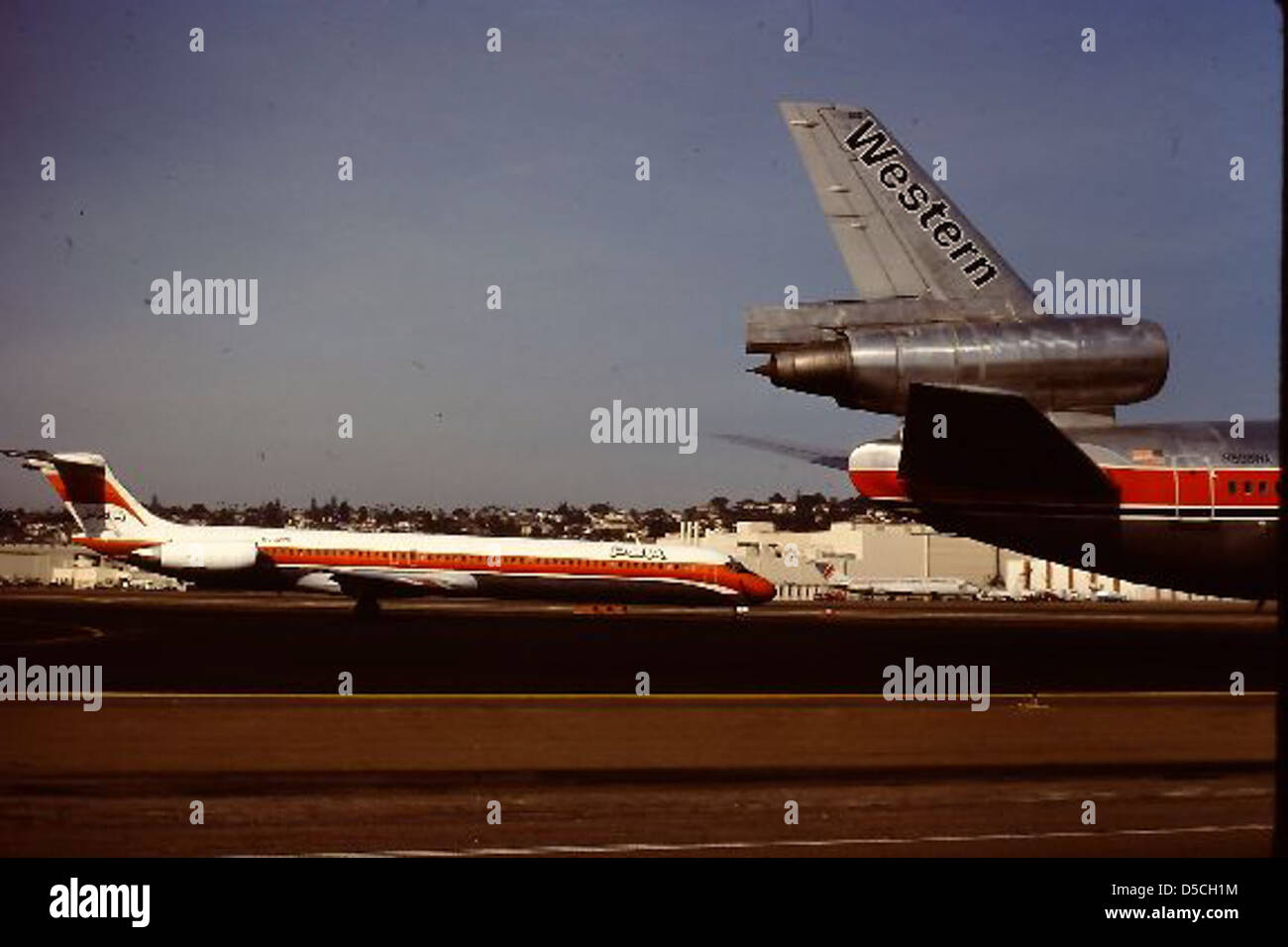 Il Douglas DC-9 & DC-10 N932PS ; N908WA Foto Stock