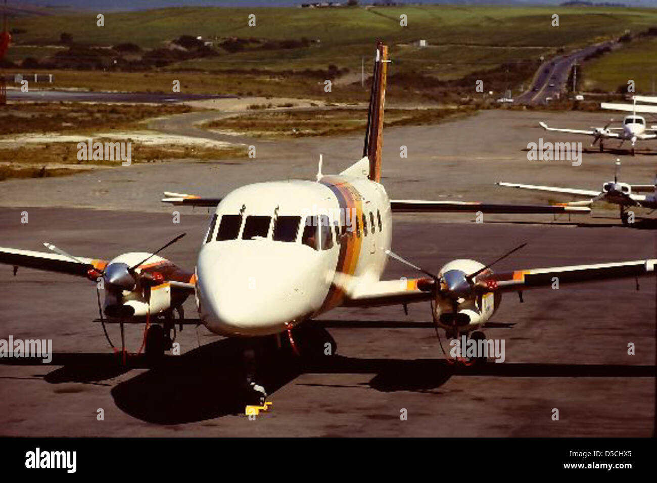 L'Embraer EMB-110P1 Bandeirante è un aeromobile regionale esposto al SDASM. N301A è l'aereo specifico, accreditato AD ESEMPIO a Quastler per il copyright delle immagini. L'aereo è noto per la sua utilità nel servizio aereo regionale. Foto Stock