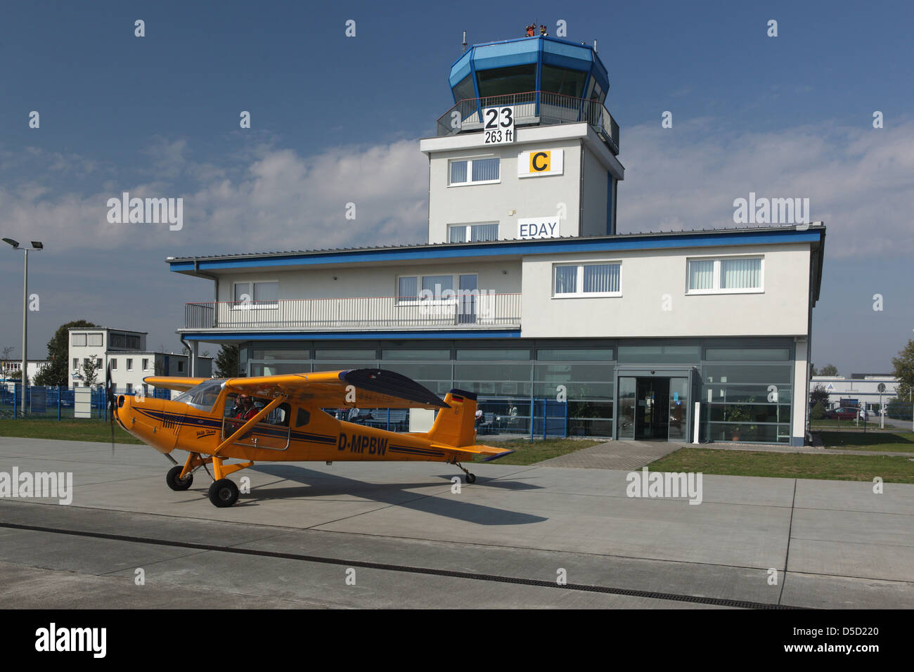 Strausberg, Germania, piccolo aereo sulla pista dell'aeroporto Strausberg Foto Stock