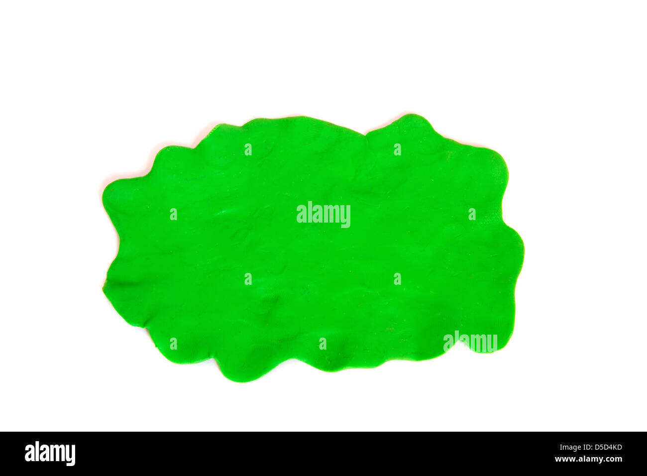 Plastilina sfondo verde sotto forma di libero isolato su bianco. Foto Stock