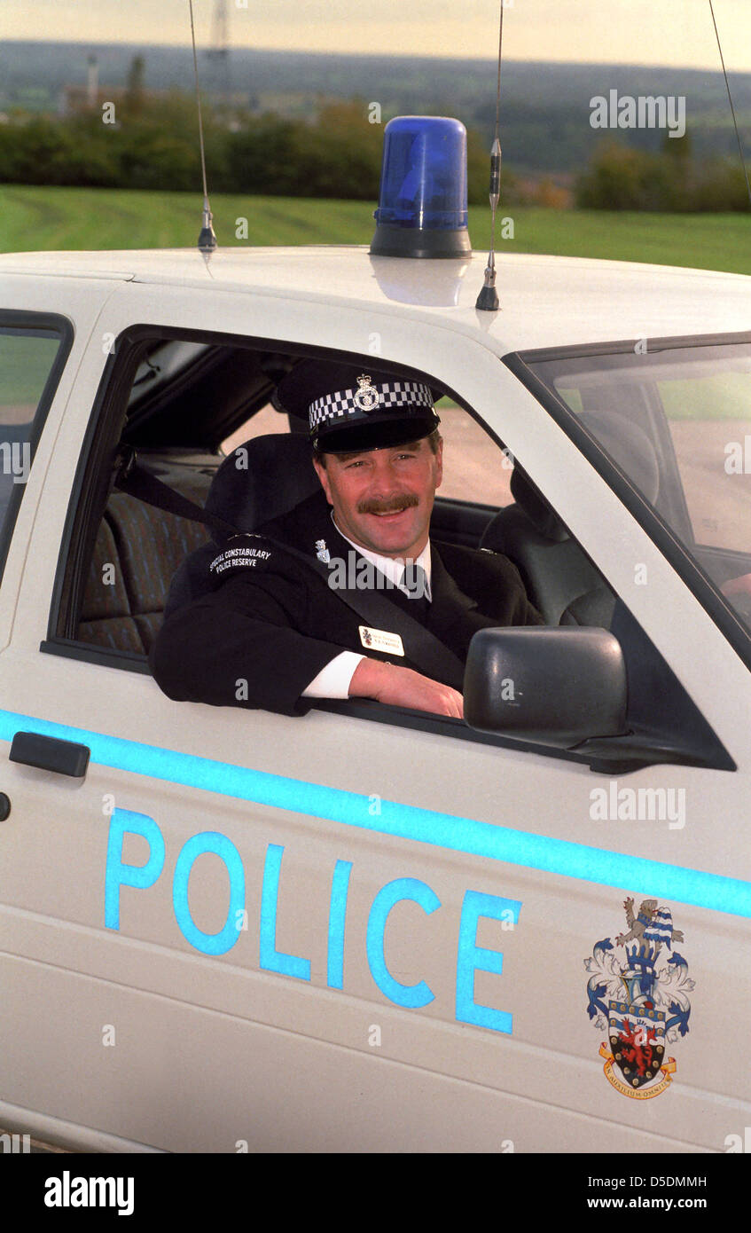 Ex campione del mondo racing driver, Nigel Mansell, in polizia special constable uniforme. Foto Stock