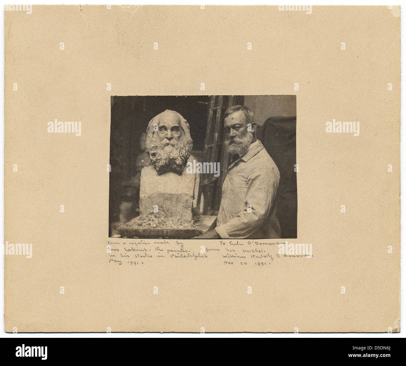 Questa fotografia di cianotipo dello Smithsonian Institution presenta una scultura del busto di Walt Whitman di William Rudolf o'Donovan. È stato creato come parte di una collezione artistica che comprende opere di Thomas Eakins e altre figure di spicco della storia dell'arte americana. Foto Stock