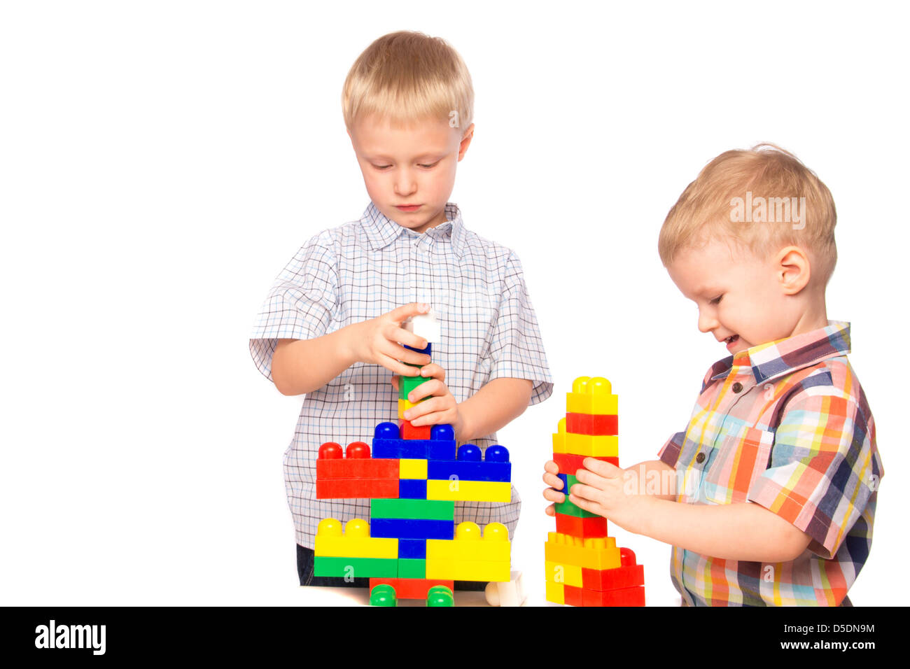 Bambini in gioco immagini e fotografie stock ad alta risoluzione - Alamy