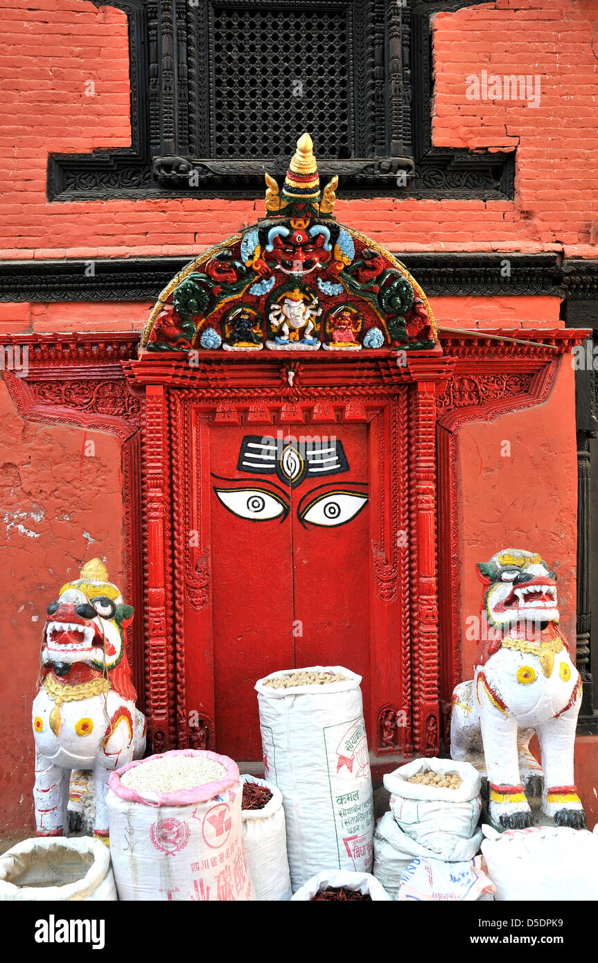 Dettagli della porta, Durbar Square, Kathmandu, Nepal, Asia Foto Stock