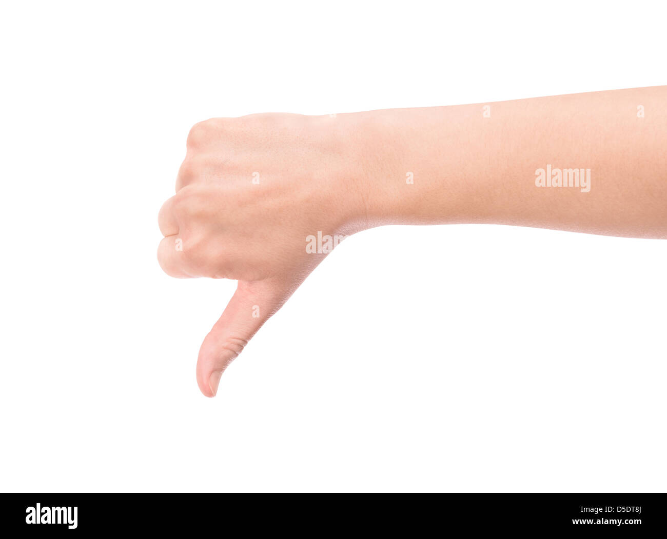 Mano femminile che mostra un pollice giù gesto. Isolato su sfondo bianco. Foto Stock