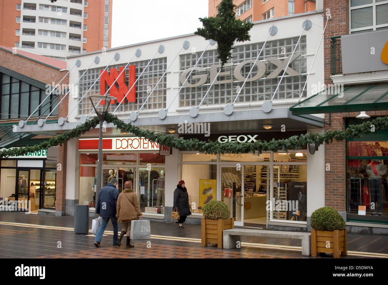 McArthur Glen Roubaix Outlet Shopping Mall Lille Foto stock - Alamy