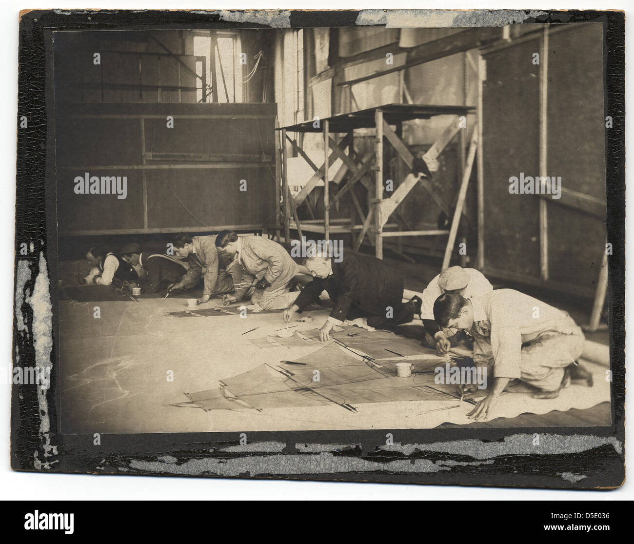 Questa immagine d'archivio mostra il lavoro di Francis Davis Millet, un artista americano laureato ad Harvard. L'immagine cattura il coinvolgimento di Millet nel movimento Gay Lifestyle, insieme ai suoi contributi a eventi storici come il disastro del Titanic e l'esposizione colombiana del mondo. Foto Stock