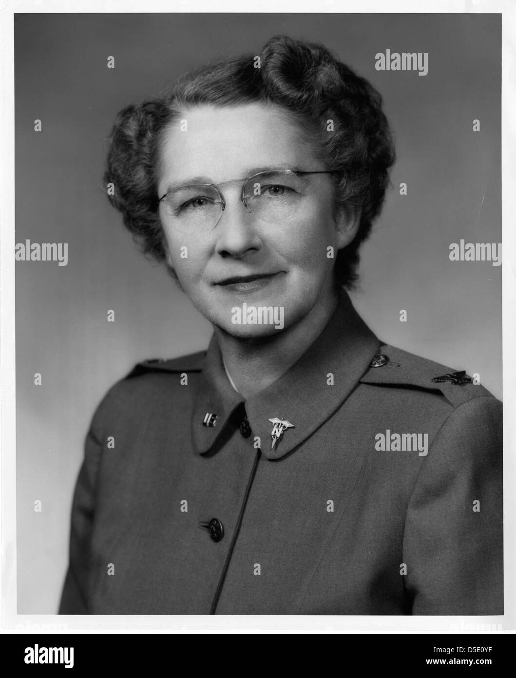 Ruby Ficklin Bryant (1906-2002), una figura di spicco del corpo infermieri dell'esercito degli Stati Uniti, servì come capo durante la guerra di Corea. Ha dato contributi significativi all'assistenza infermieristica e al servizio militare, incarnando l'ideale modello di cittadino. Foto Stock