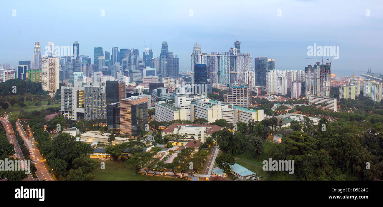 Singapore finanziario della città Distretto Centrale degli Affari di Blue ora dopo il panorama al tramonto Foto Stock