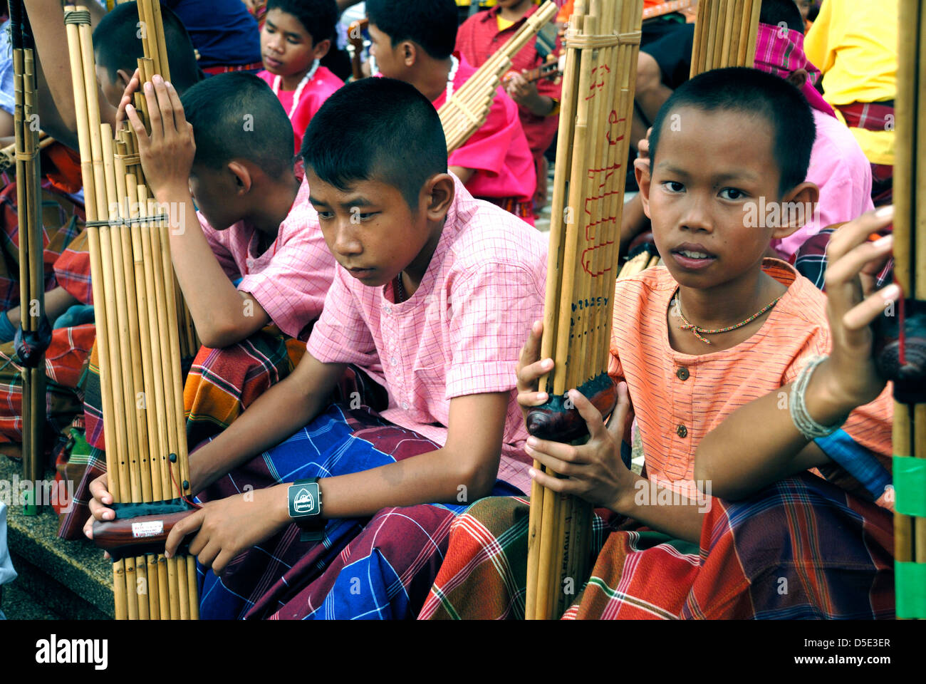 Tailandese tradizionale bande musicali cera di candela festival Ubon Ratchathani Nordest della Thailandia Foto Stock