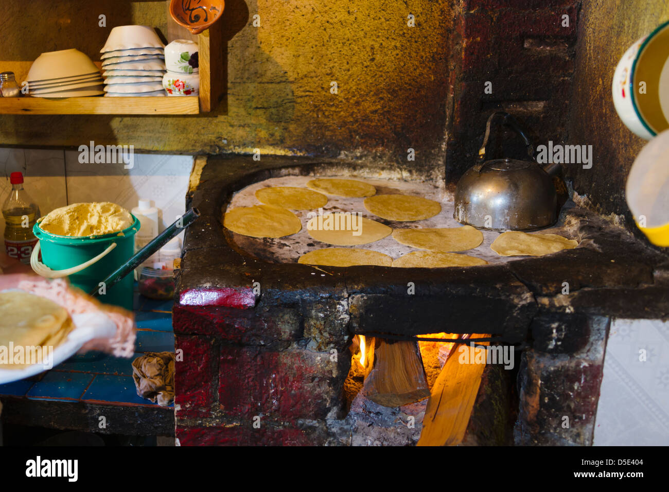 Rendendo la tortilla, Morelia, Messico Foto Stock
