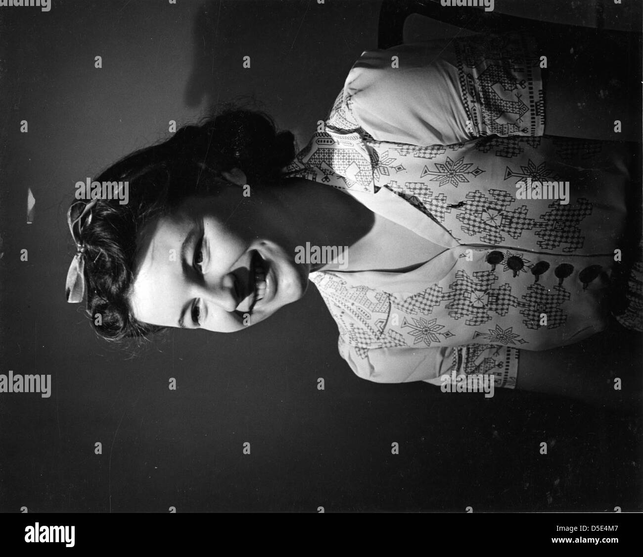 Marina Prajmovsky Meyers era un'oftalmologo finlandese e ricercatrice, rinomata per i suoi contributi alla medicina. La sua carriera comprendeva anche il suo lavoro nelle scienze biologiche. In occasione del mese della storia delle donne 2013, sono stati evidenziati i successi di Meyers come medico e scienziata, mostrando la sua eredità come donna pioniera nel suo campo. Foto Stock