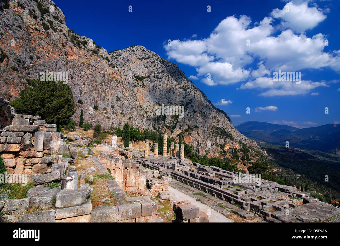 Delphi antiche rovine, il Parnaso montagne, Grecia Foto Stock