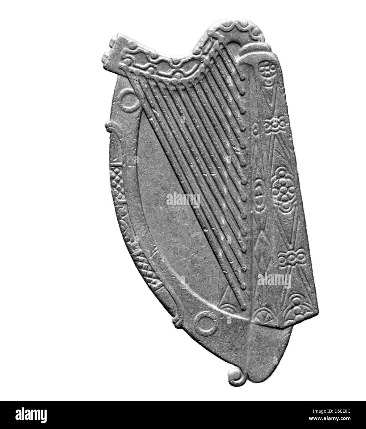 Arpa irlandese da 10 pence coin, Irlanda, 1969, su sfondo bianco Foto Stock