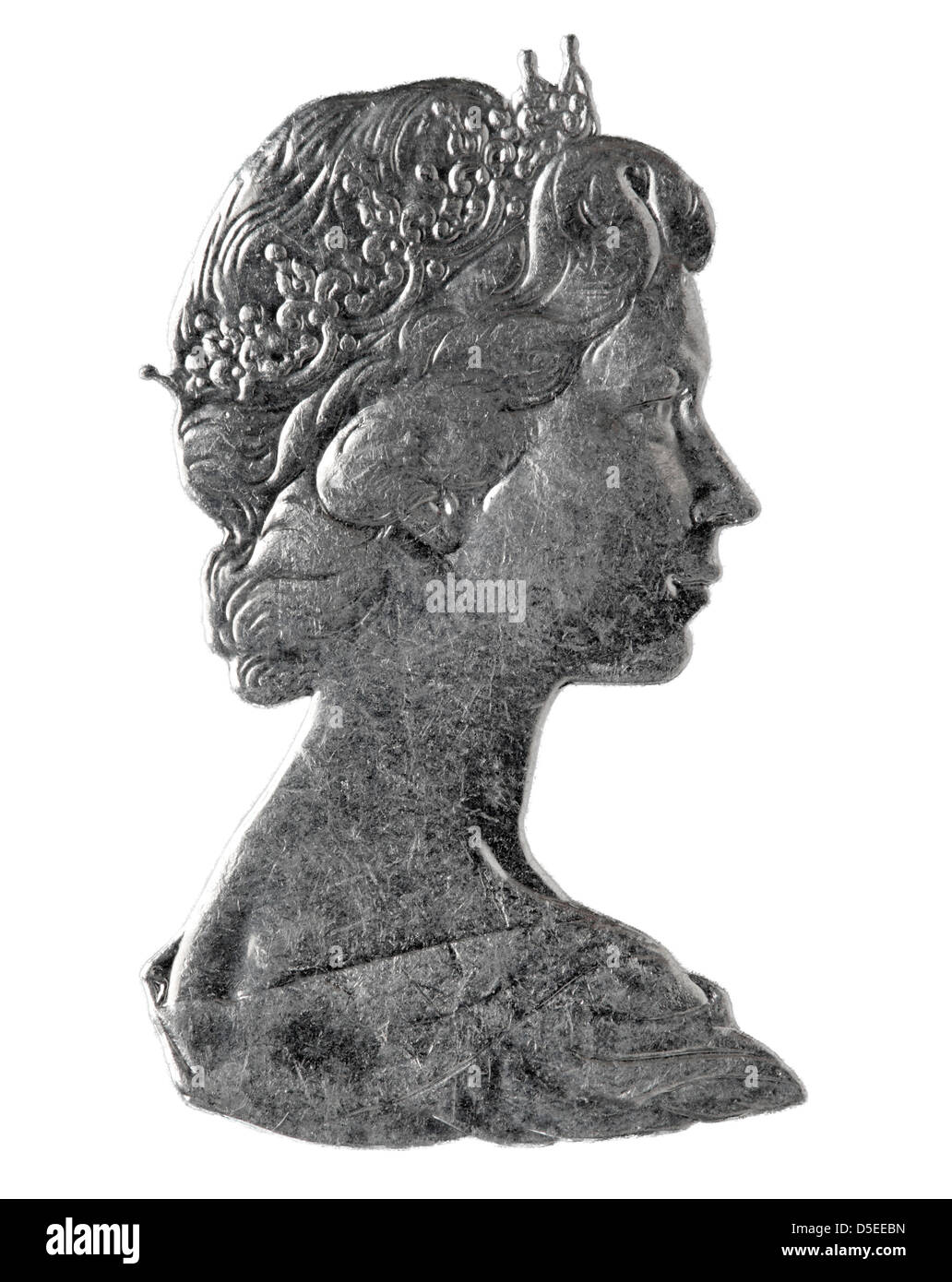 Argento bassorilievo della regina Elizabeth II da British coin, su sfondo bianco Foto Stock