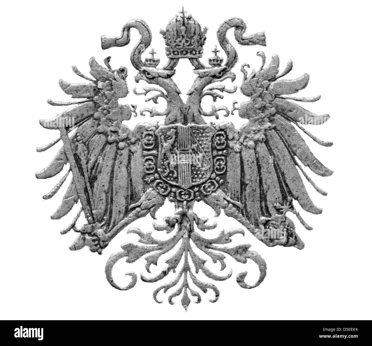 Stemma di impero austro-ungarico dal 10 Heller coin, Austria, 1915, su sfondo bianco Foto Stock
