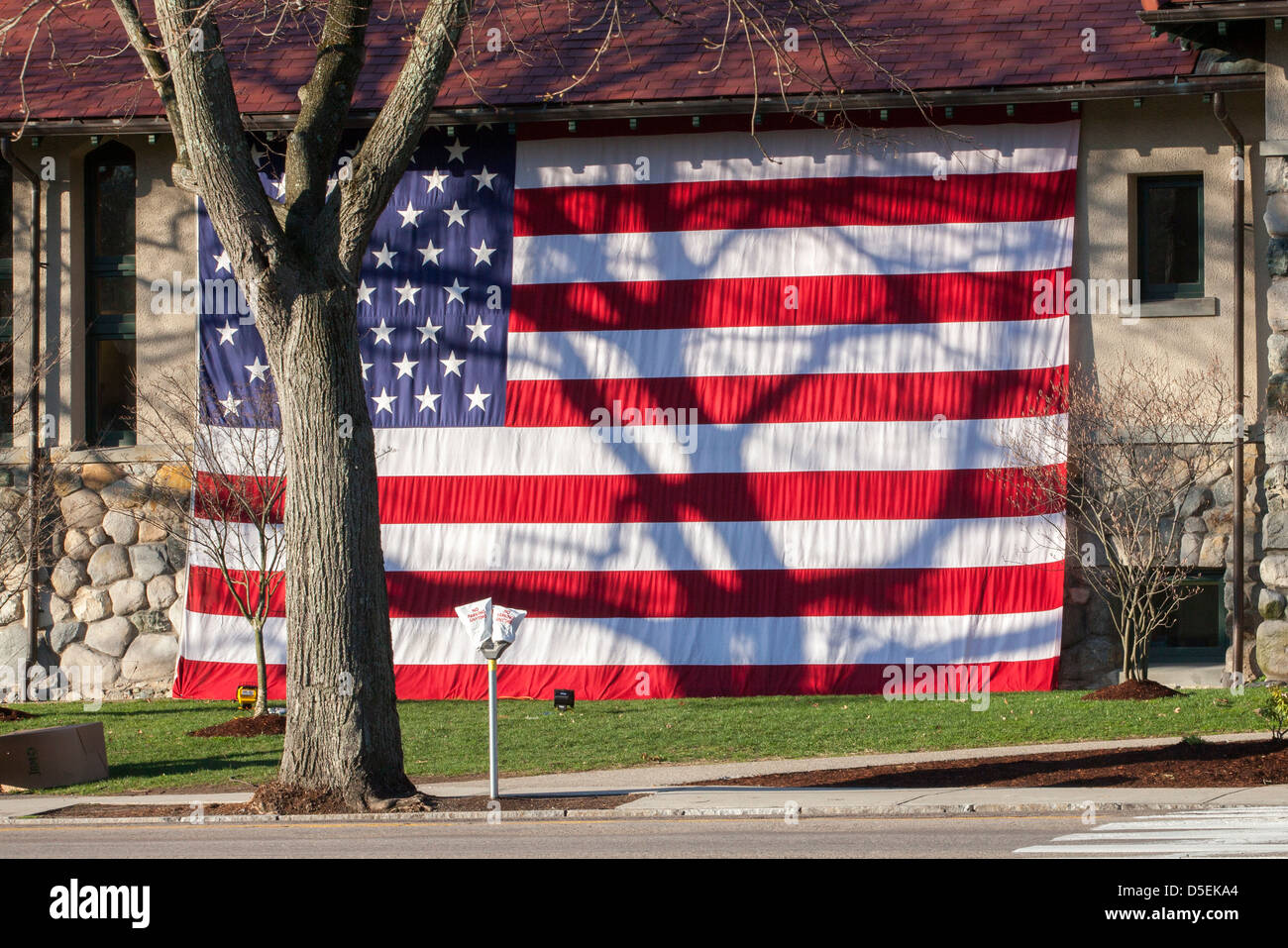 Un enorme bandiera americana, Lexington, Massachusetts, New England, STATI UNITI D'AMERICA Foto Stock