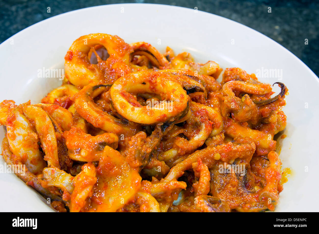 Nyonya Peranakan Peperoncino Sambal piatto di calamari Closeup Foto Stock