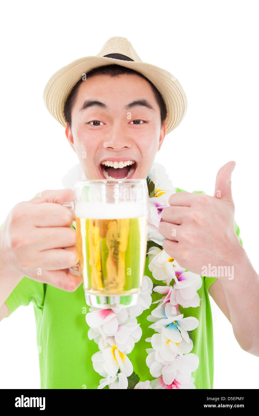 Felice giovane uomo di bere birra e godetevi la vacanza estiva Foto Stock
