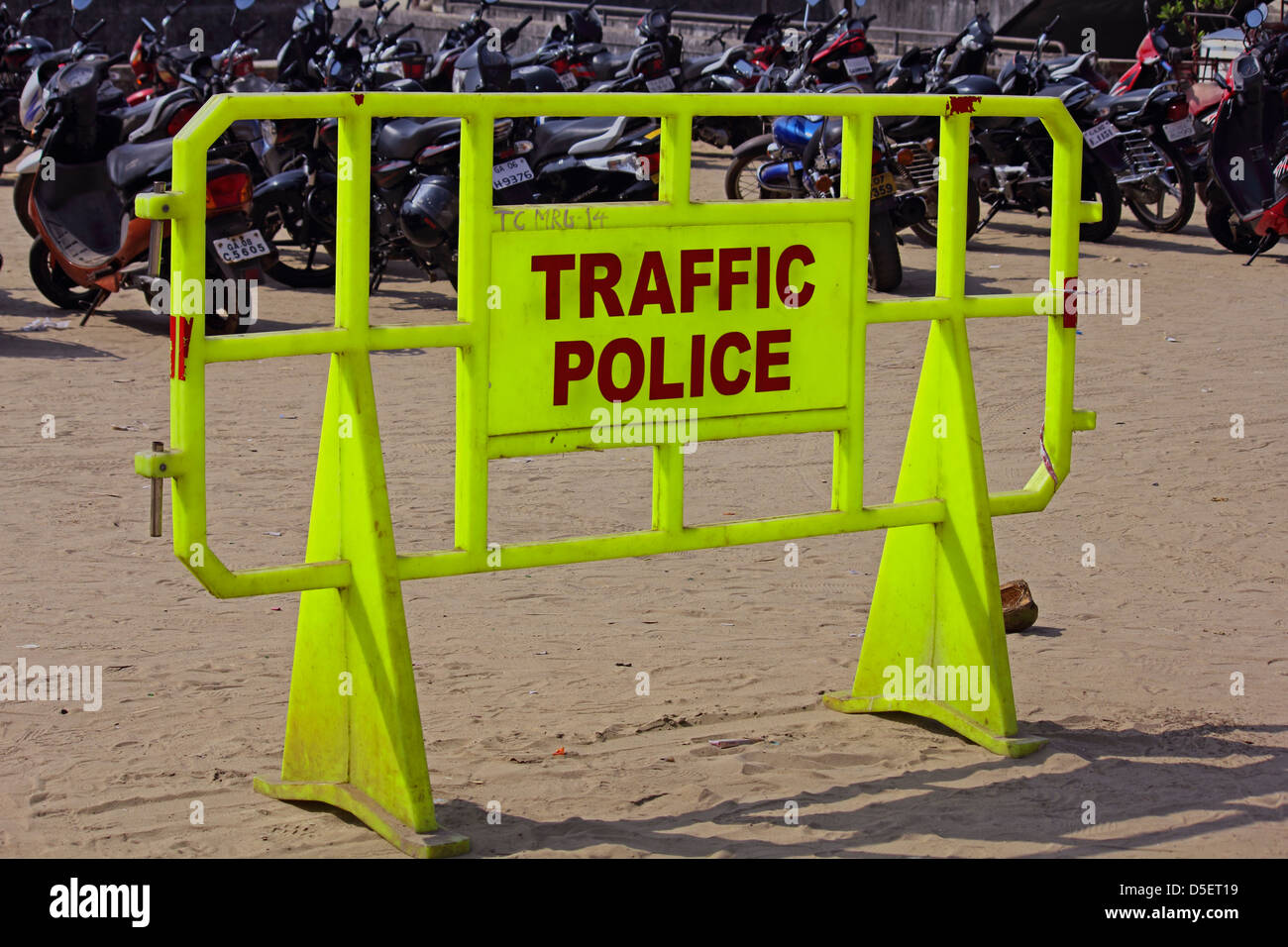 Barriera stradale utilizzato dal traffico della città di polizia, India Foto Stock