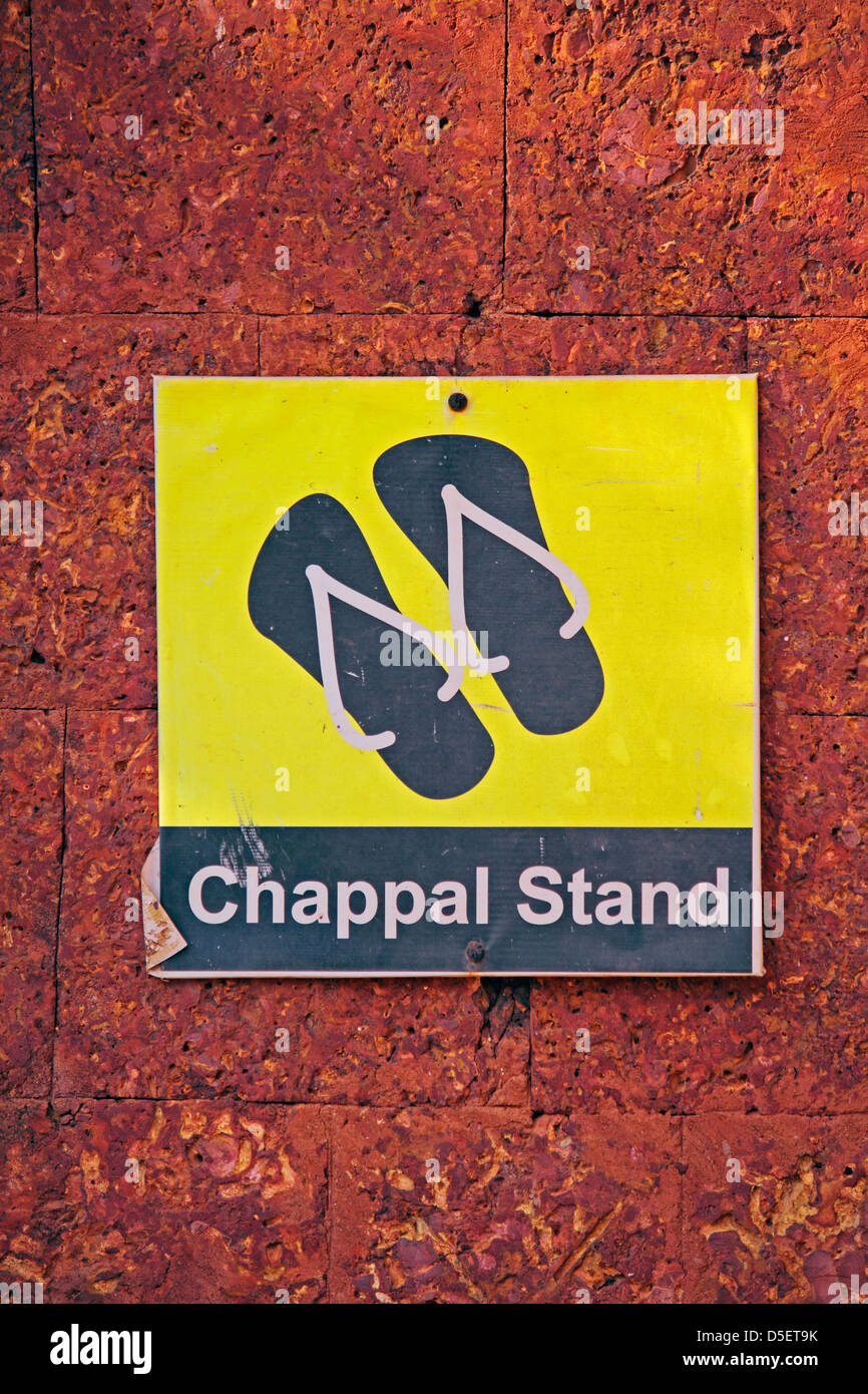 Un cartello indicante le scarpe Stand Foto Stock