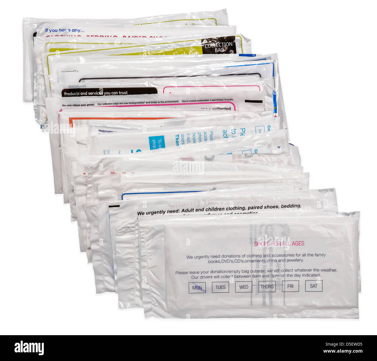 Stack di porte di plastica Sacchi di carità Foto Stock