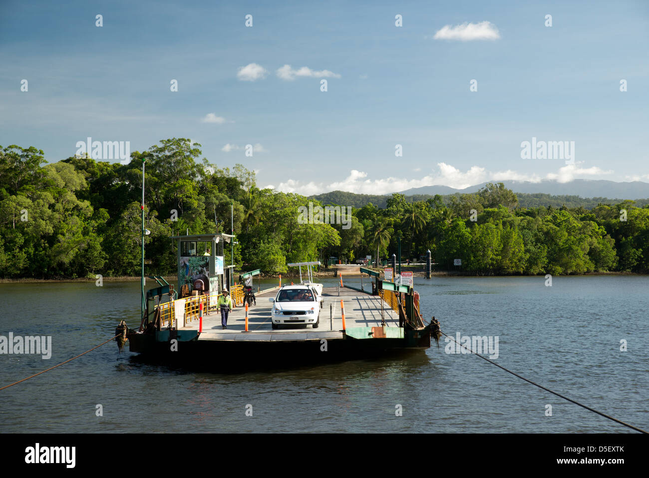 Il Fiume Daintree su di un ferry, estremo Nord Queensland, Australia Foto Stock