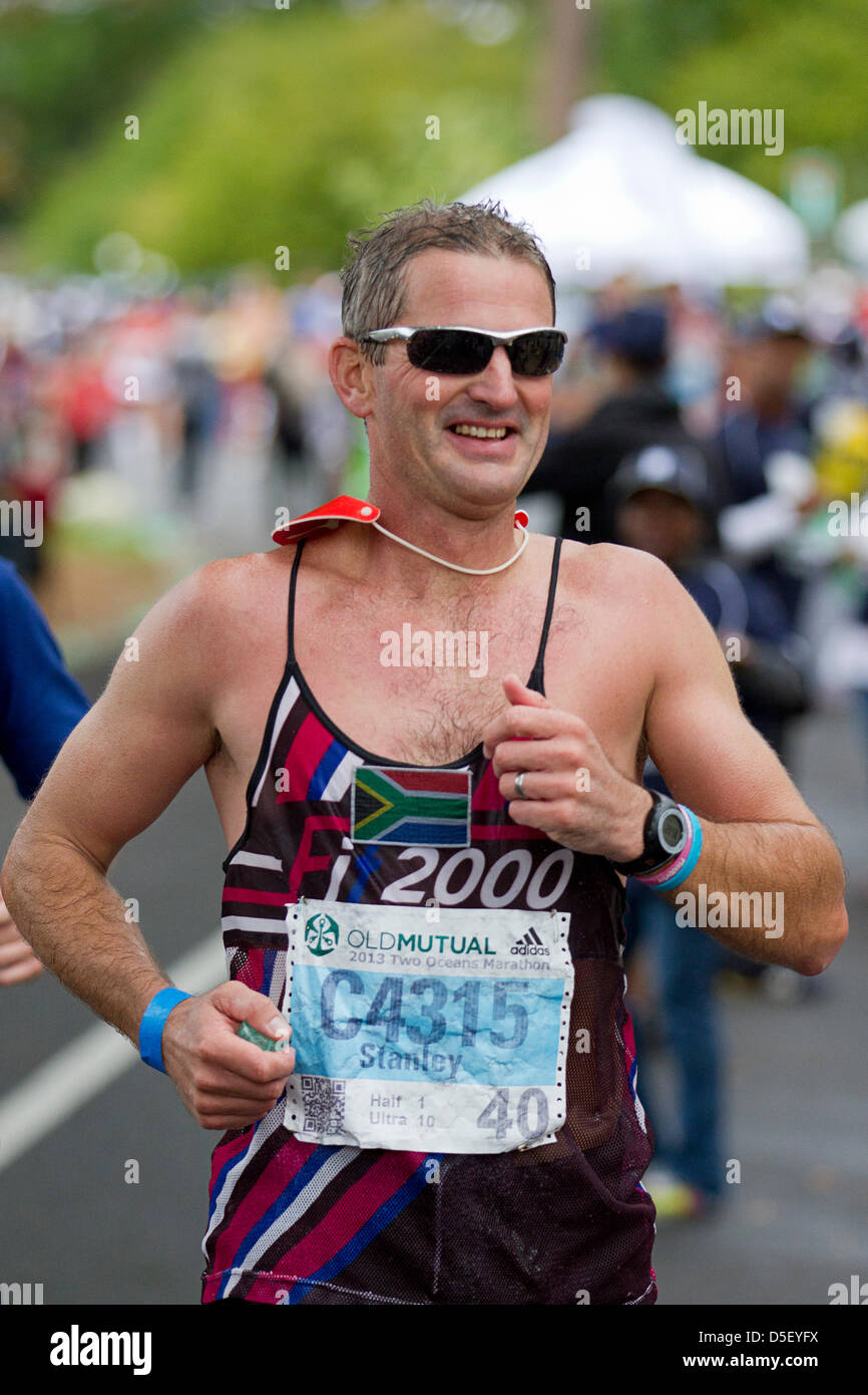 I concorrenti del 44th consecutivi di Old Mutual Two Oceans Marathon Foto Stock