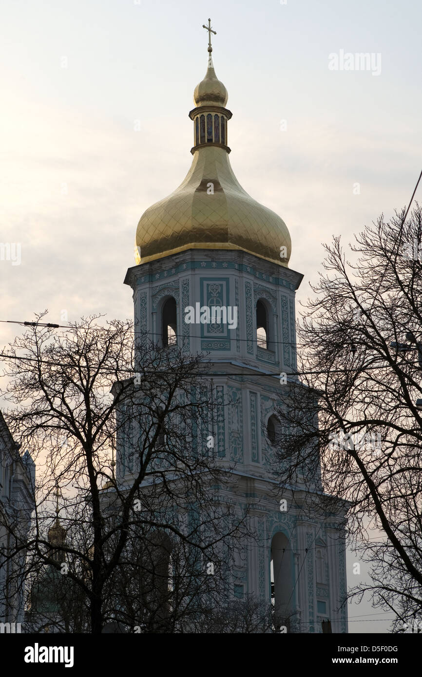 Torre Azzurra e bianca, Cattedrale di San Michele, Chiesa Ortodossa di Ucraina, Kiev, Ucraina Foto Stock
