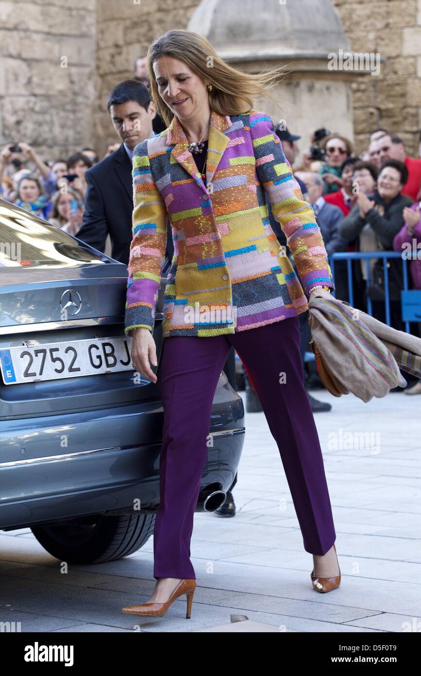 Palma de Mallorca, Baleares, Spagna. Il 31 marzo, 2013. Spanish Royals Regina Sofia, il Principe Felipe di Spagna, principessa Letizia di Spagna, Principessa Leonor, Principessa Sofia e la principessa Elena frequentare la Pasqua la Santa Messa presso la cattedrale di Palma de Mallorca il 31 marzo 2013 in Palma de Mallorca, Spagna. (Immagine di credito: credito: Jack Abuin/ZUMAPRESS.com/Alamy Live News) Foto Stock