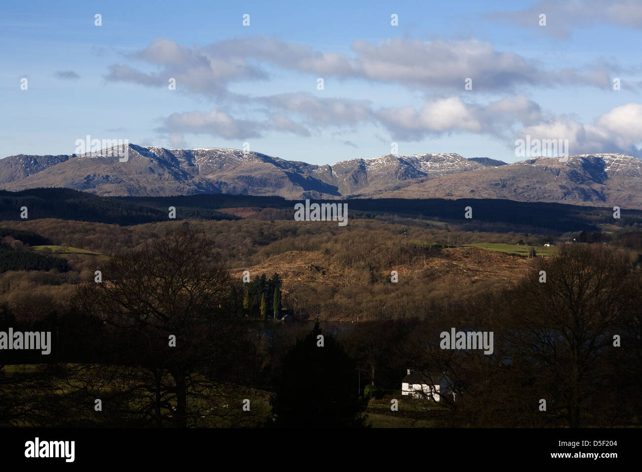 Il vecchio uomo di Coniston e Wetherlam da vicino Rosthwaite Agriturismo vicino a Bowness Windermere Lake District Cumbria Inghilterra England Foto Stock