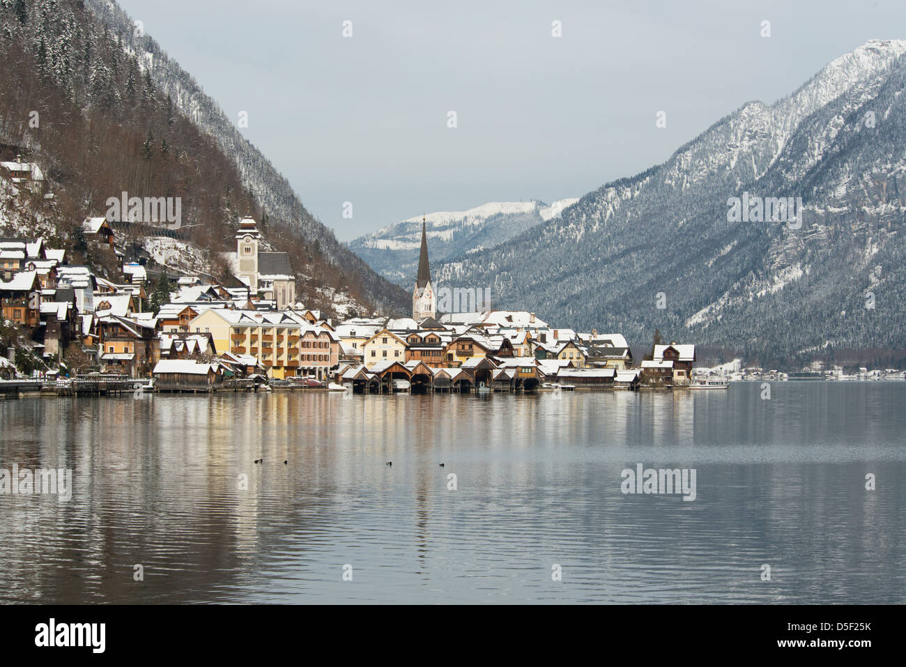 La città di Hallstatt sul Hallstatter vedere nel Salzkammergut, Austria Foto Stock