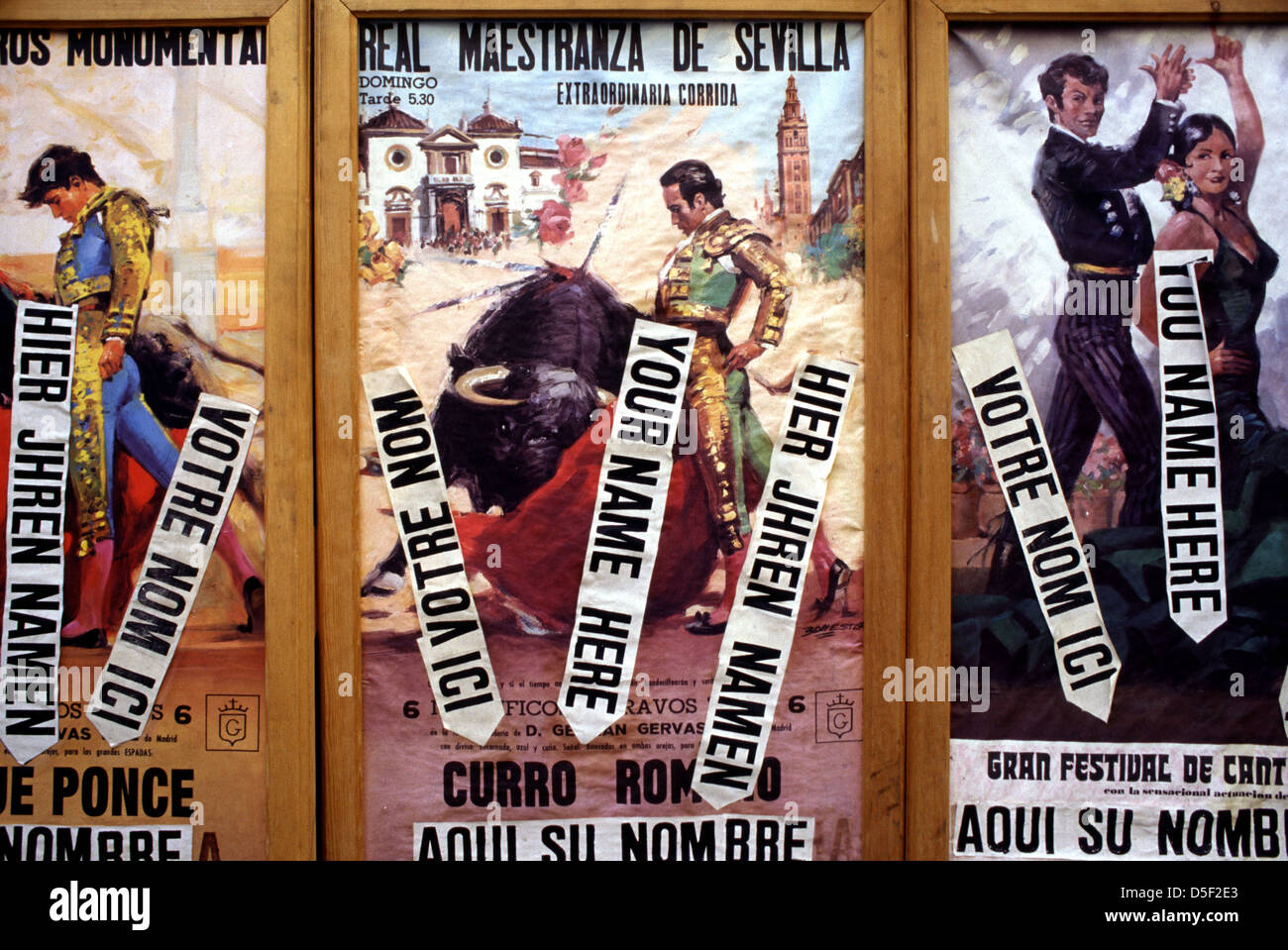 Corride poster per la vendita in un negozio di souvenir in Andalusia Spagna meridionale Foto Stock