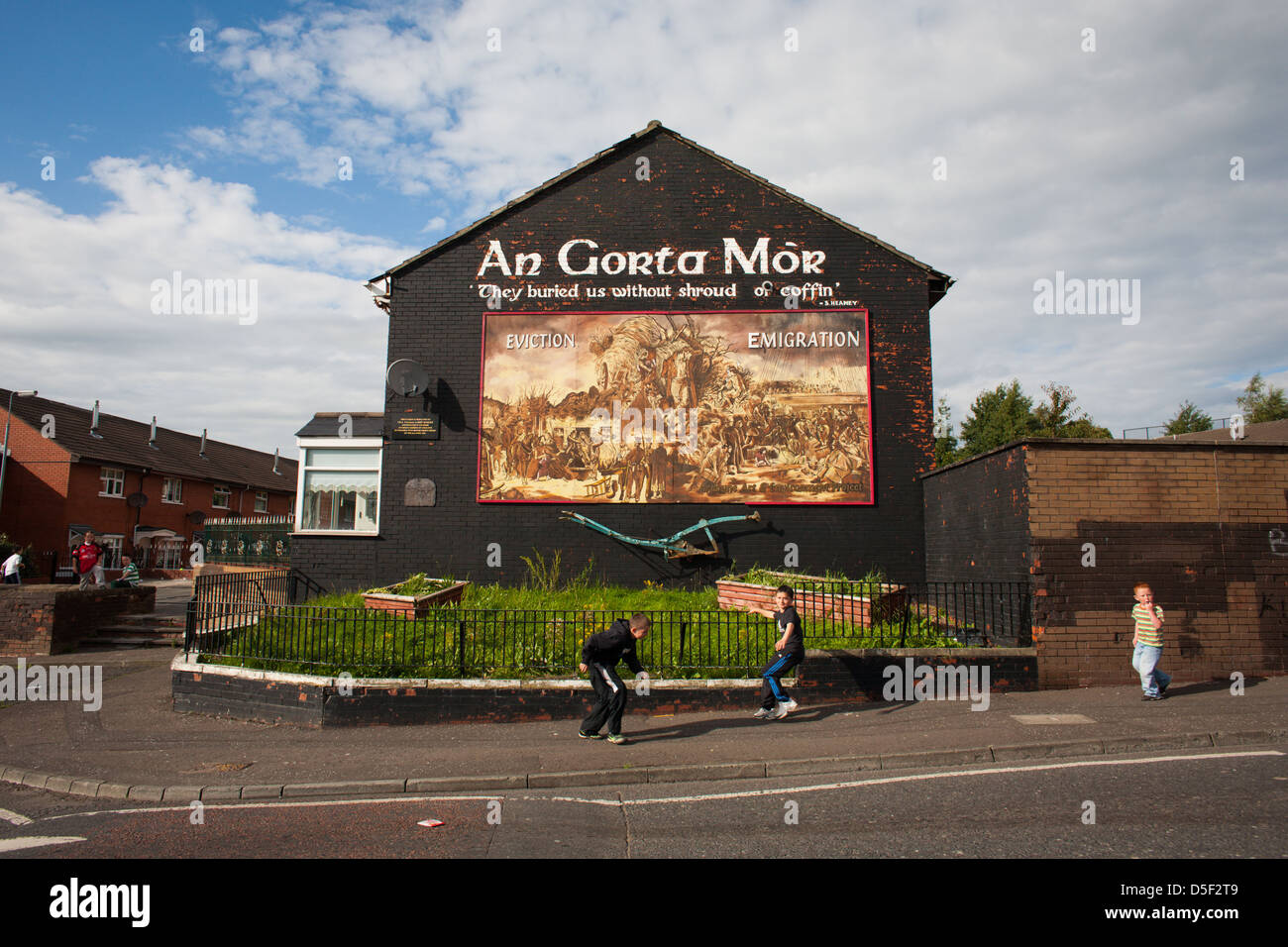 Un nazionalista murale di Ardoyne di Belfast, Irlanda del Nord. Foto Stock
