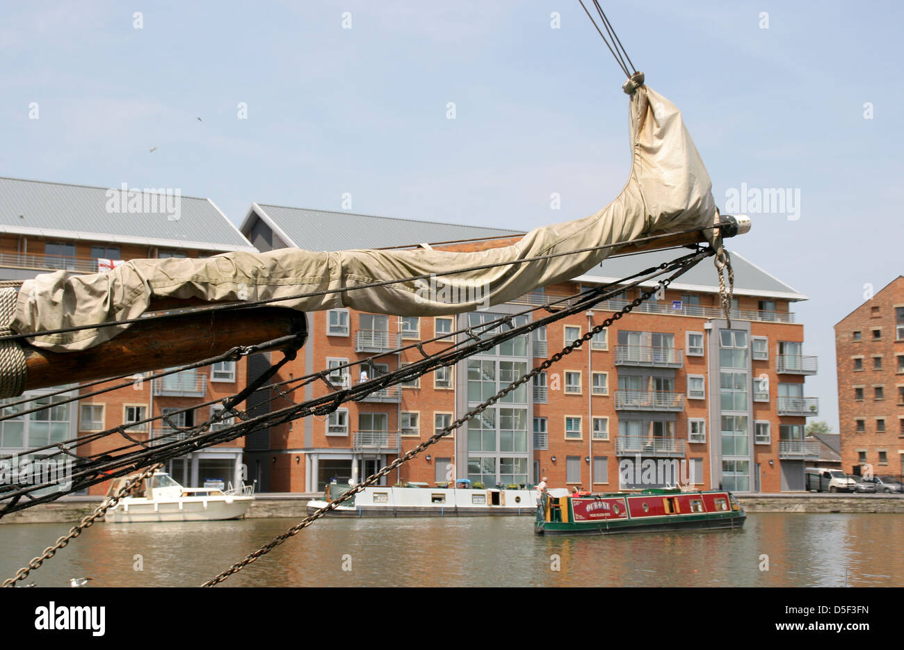 Waterside appartamenti da nave a vela Gloucester Docks Gloucestershire England Regno Unito Foto Stock