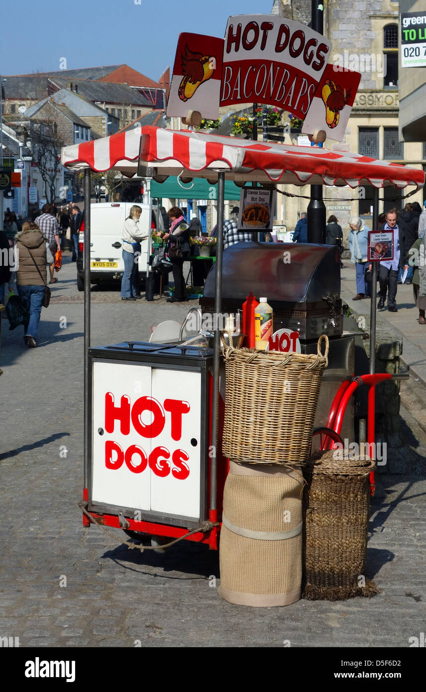 Un mobile di Hot Dog stand in Truro, Cornwall, Regno Unito Foto Stock