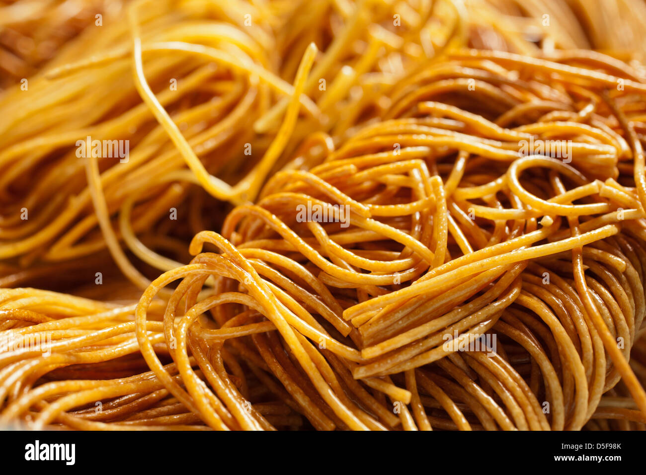 Fritte tagliatelle per Sopa Seca Foto Stock