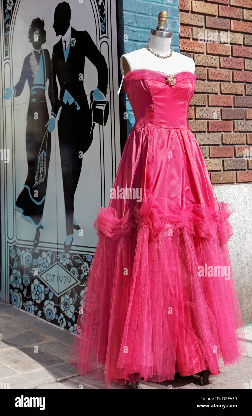 Rosa Vintage abito da sera su un manichino Foto Stock