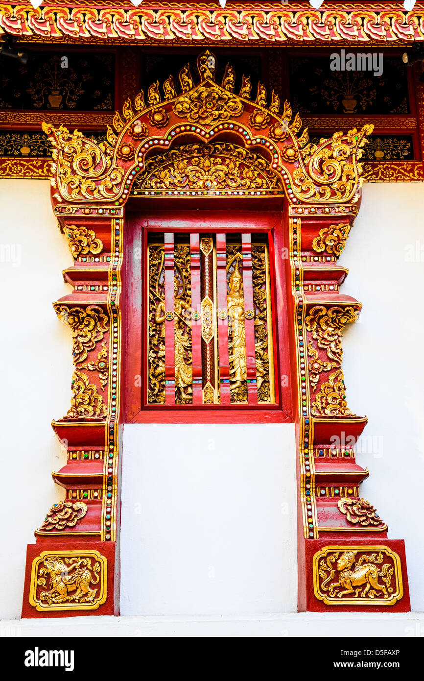 Decorazione in stile Lanna tempio finestra, Thailandia Foto Stock
