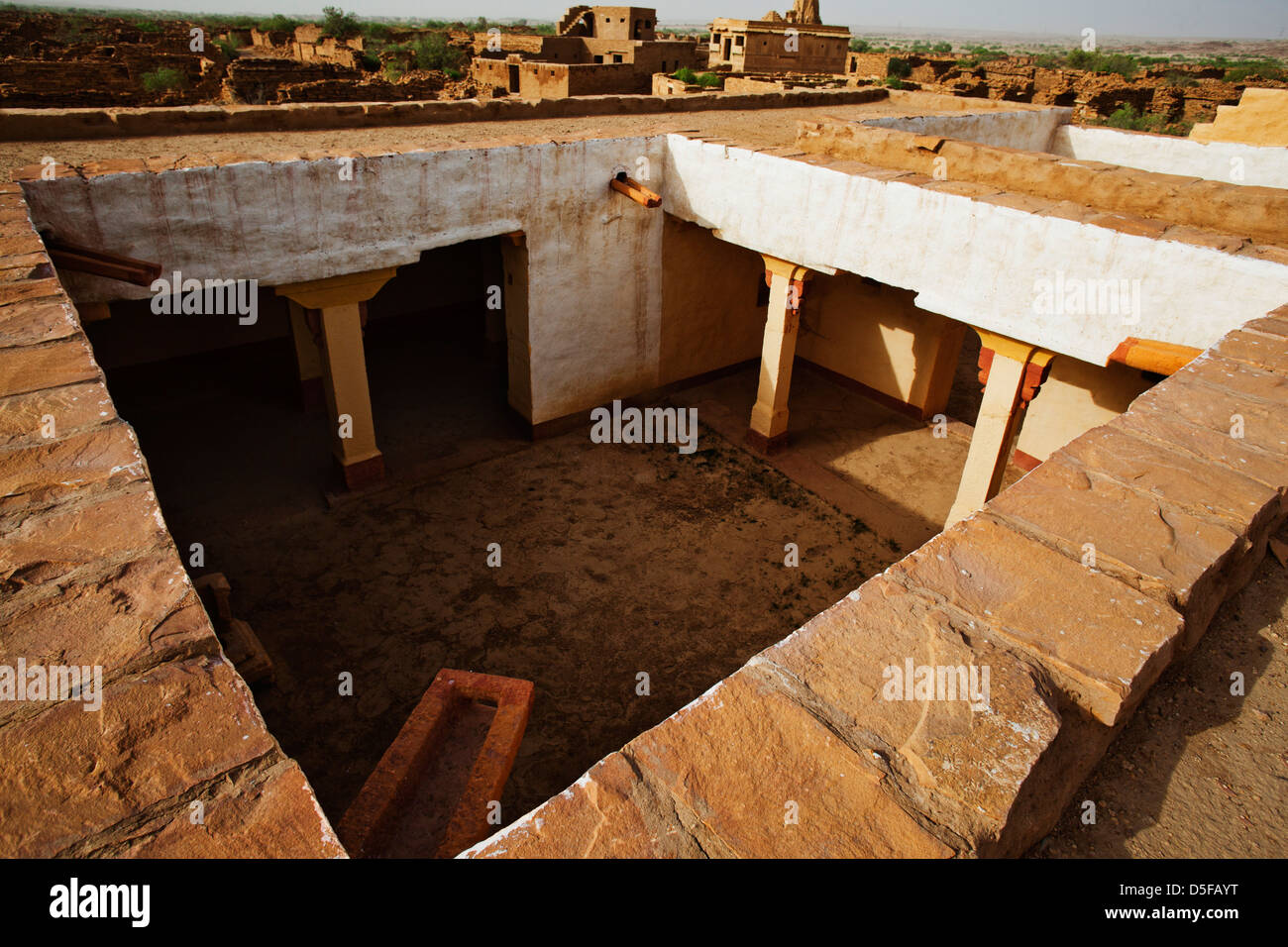 Casa abbandonata al villaggio Kuldhara, Jaisalmer, Rajasthan, India Foto Stock