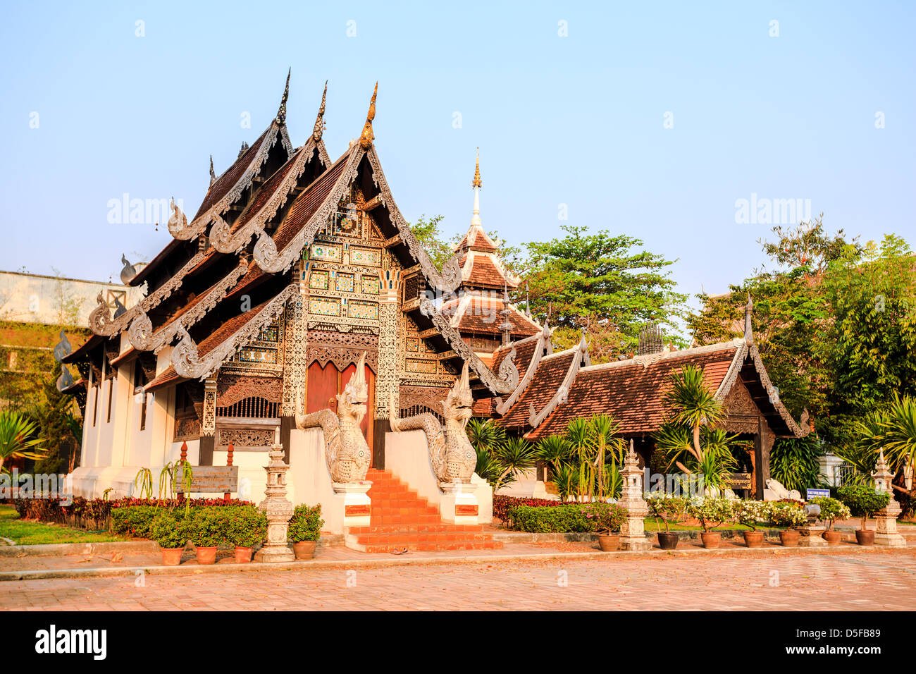 Classico stile Lanna viharn in Wat Chedi Luang, Chiang Mai, Thailandia Foto Stock