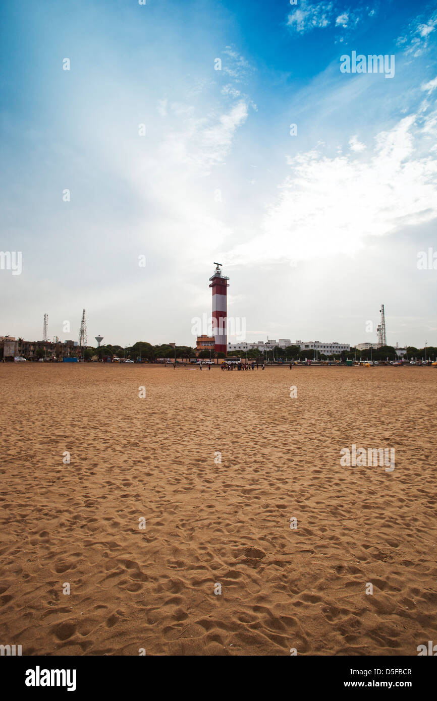 Faro sulla spiaggia, Chennai faro, Marina Beach, Chennai, nello Stato del Tamil Nadu, India Foto Stock